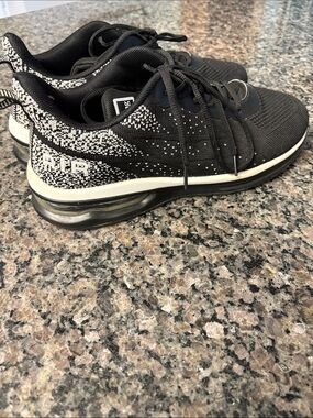 Nike Black and White Air Men’s Athletic Shoes